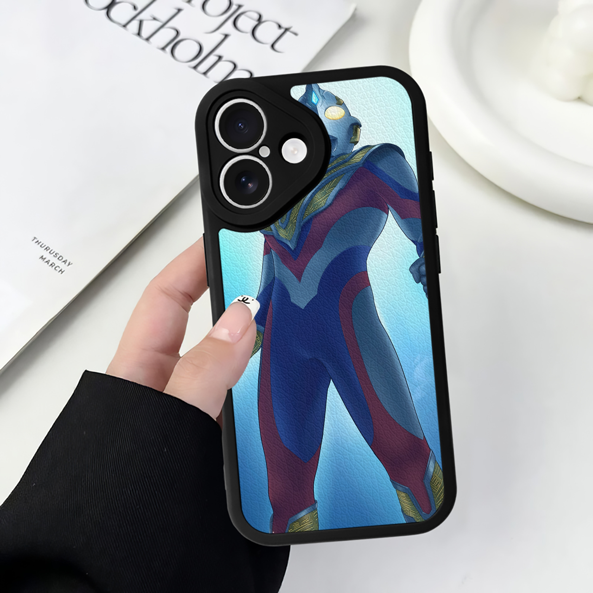 （画像用） ウルトラマン Ultraman 【iPhone 16シリーズ対応】シリコンスマホケース（レザー調） 材質：シリコン